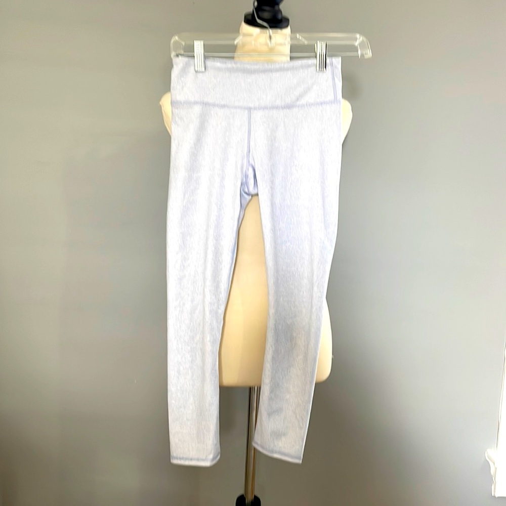 Fabletics size xs light gray 3/4 length leggings